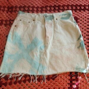 Levi's White Denim Skirt w/ Blue and Pink Tie-Dye Frayed Hem Sz 28 = Woman 5 / 6
